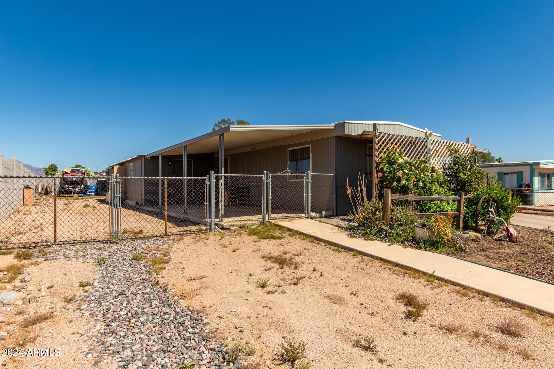 31. 1507 S Desert View Place