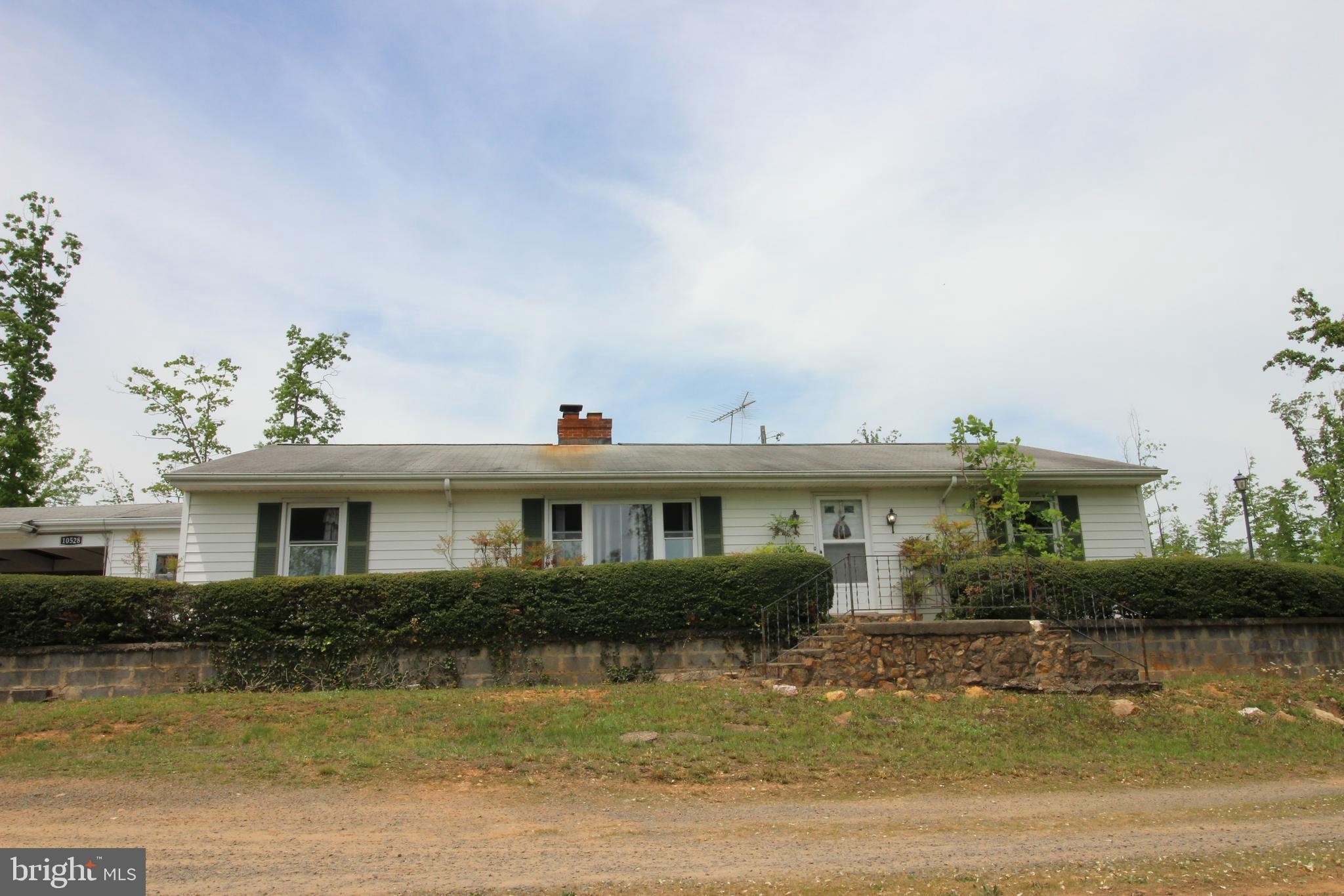 35. 10528 Pineview Road