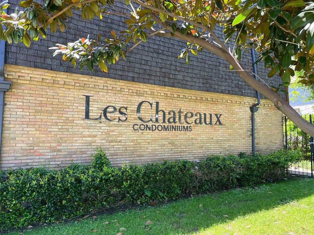 1. 5012 Les Chateaux Drive