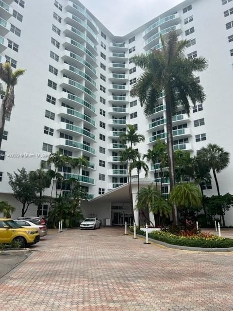 2. 3001 S Ocean Dr