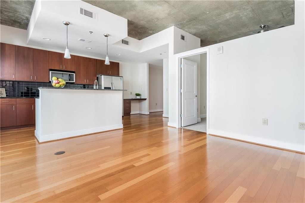 11. 44 Peachtree Place NW