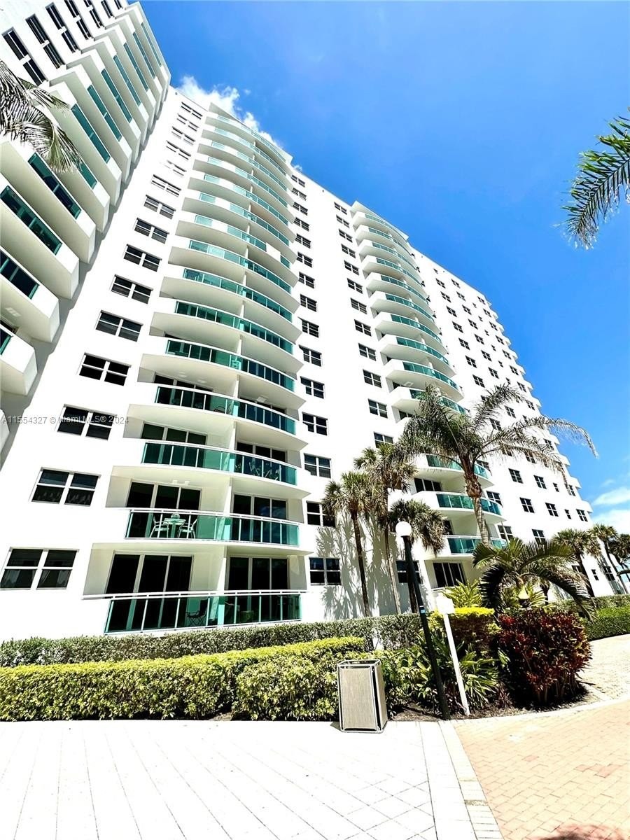 41. 3001 S Ocean Dr