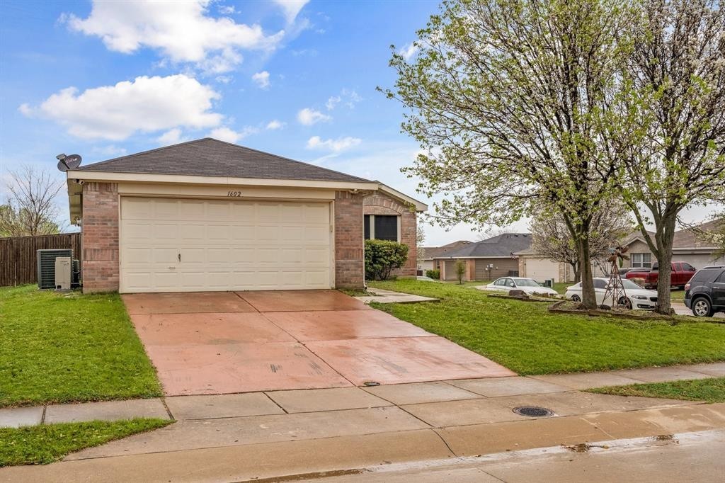 39. 1602 Red Oak Trail