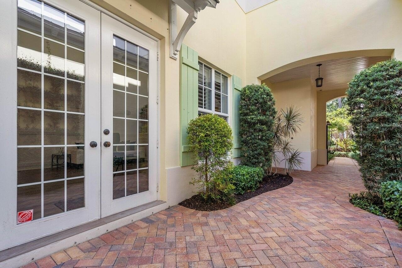 5. 248 E Boca Raton Road