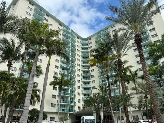 2. 3901 S Ocean Dr