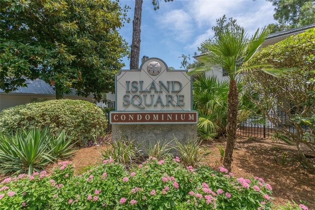 1. 508 E Island Square Drive