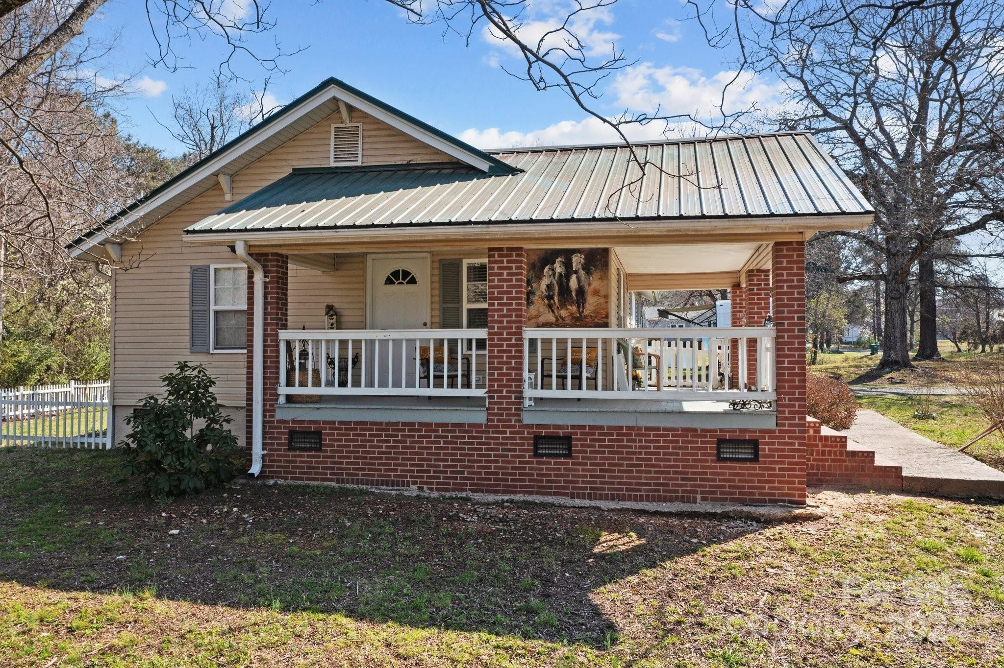 5. 404 Moss Springs Road