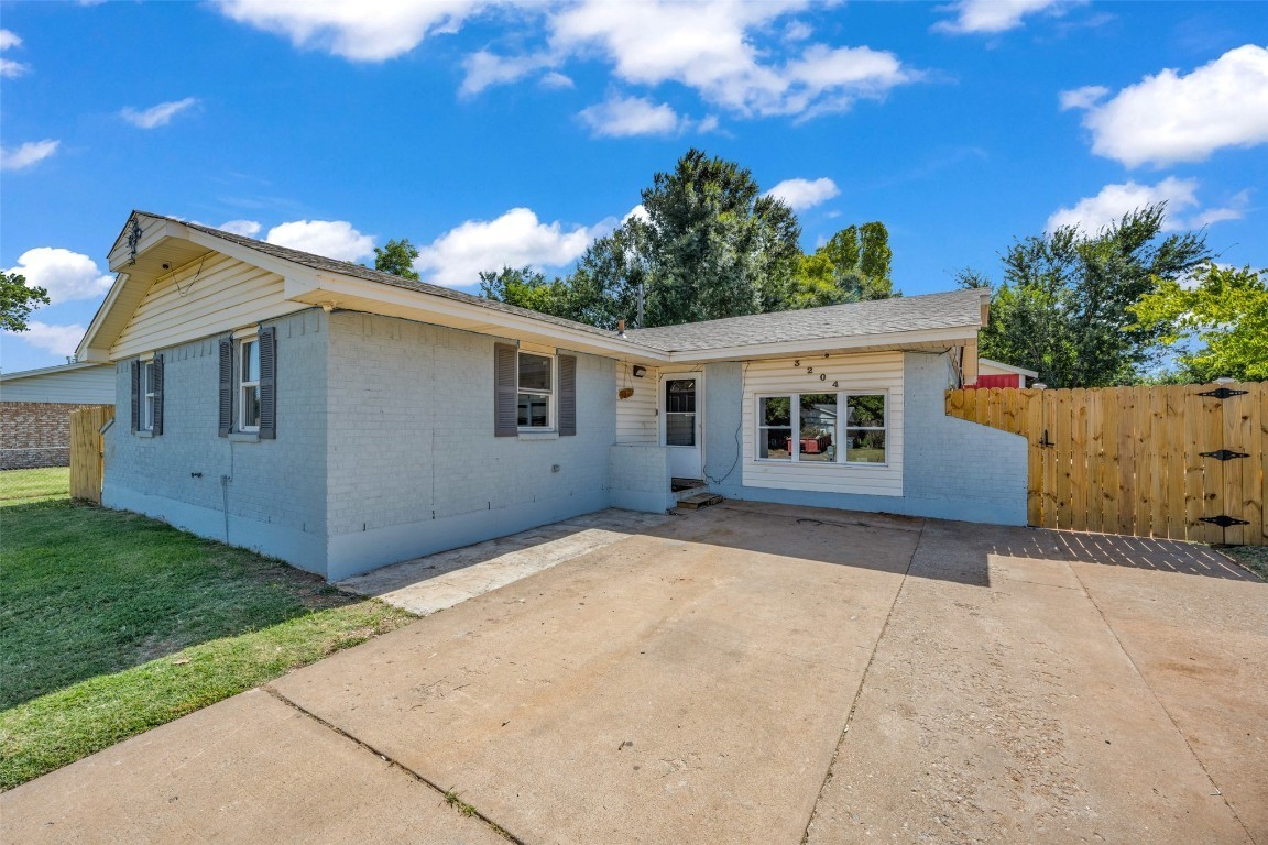 1. 3204 NE Cimarron Trail