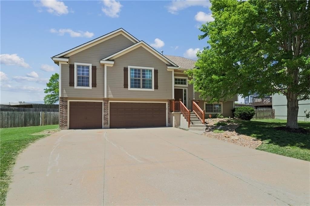 1. 1300 NW Boxelder Court