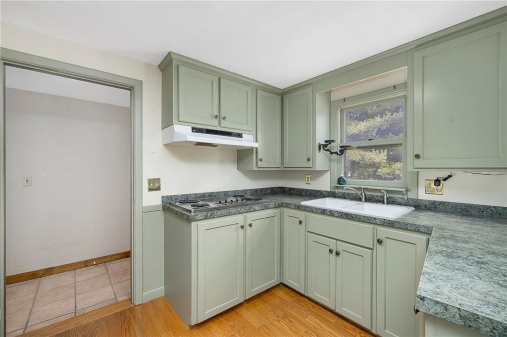 12. 162 Larchmont Road