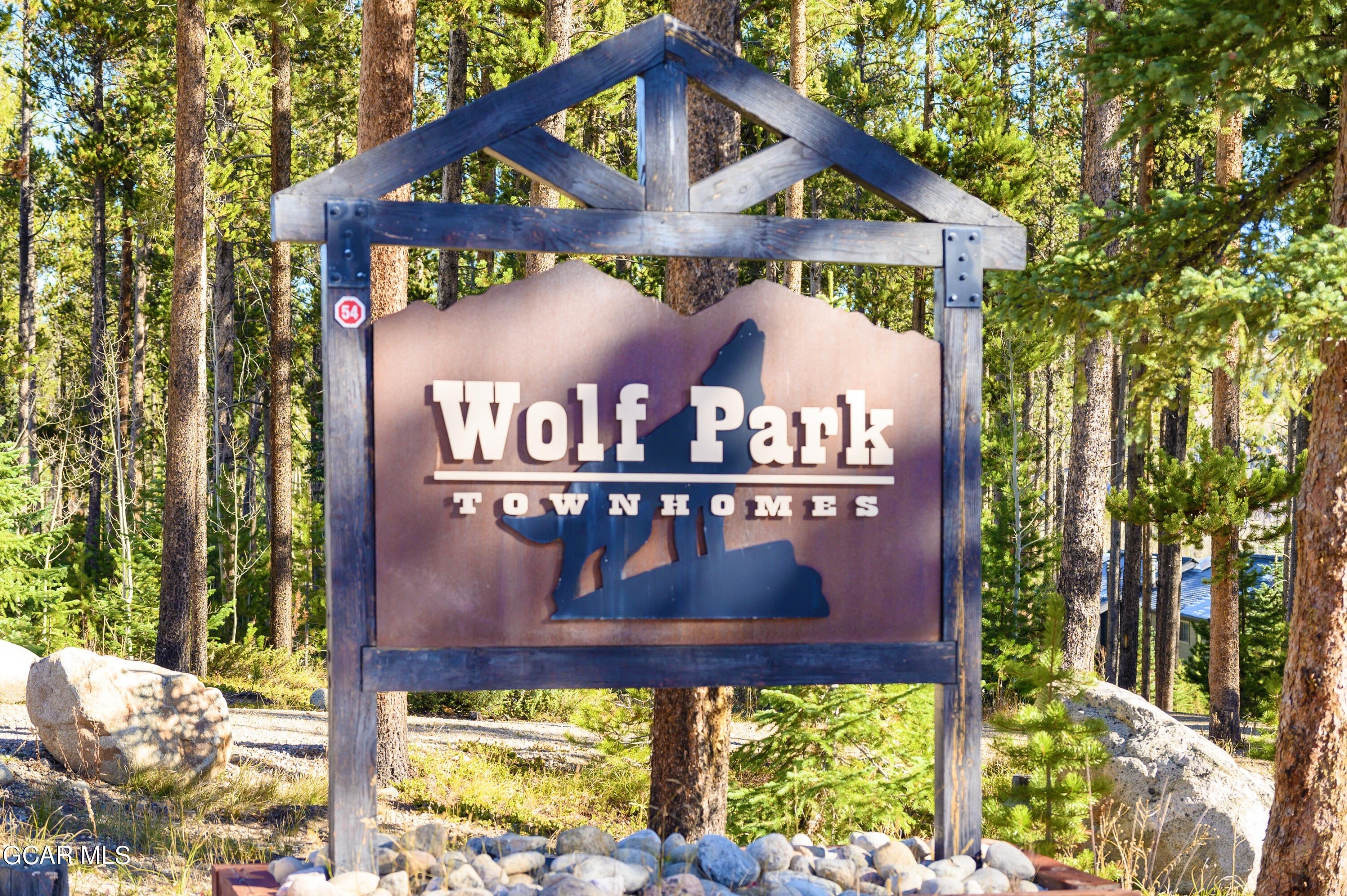 35. 323 Wolf Park