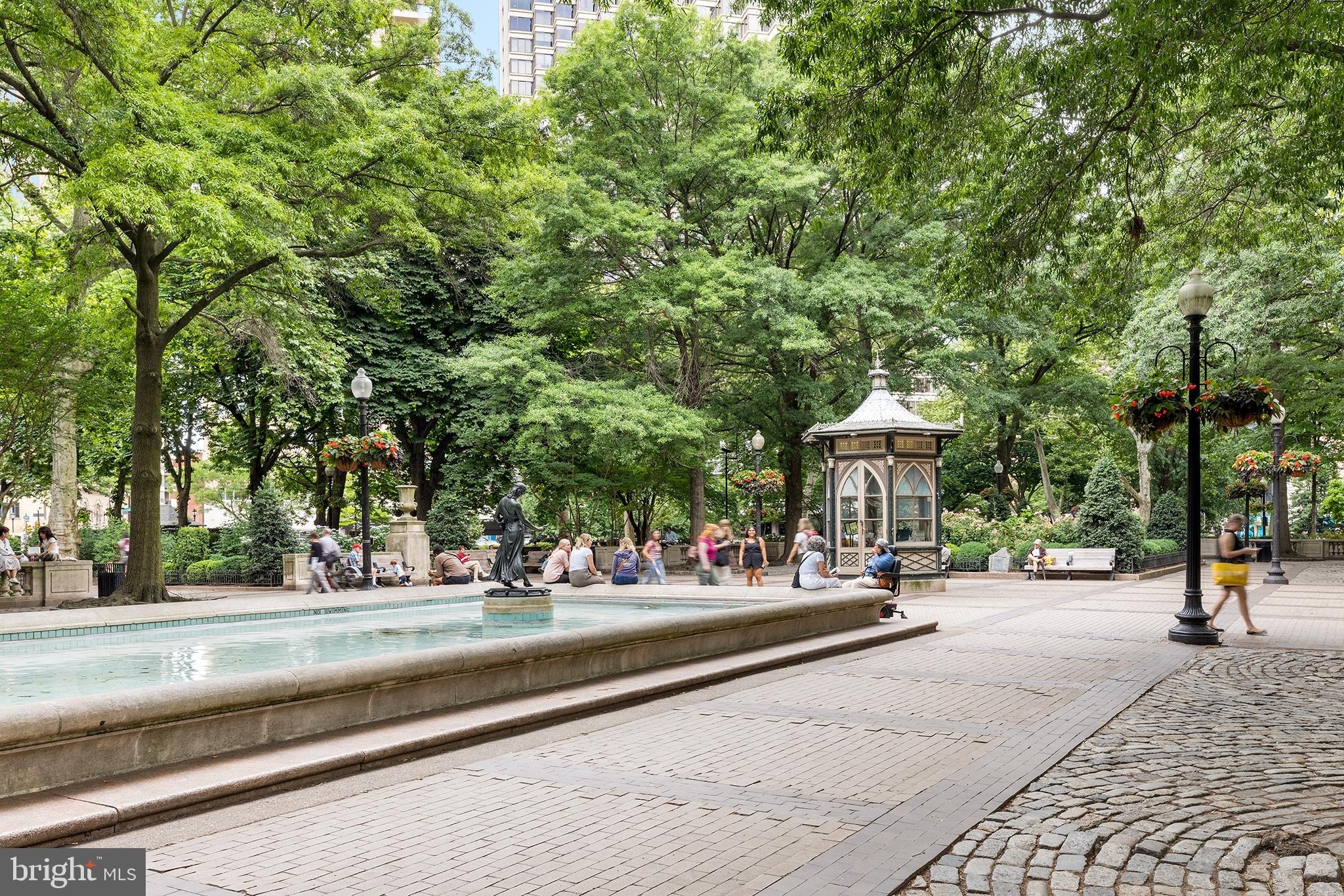 18. 1806-18 Rittenhouse Square