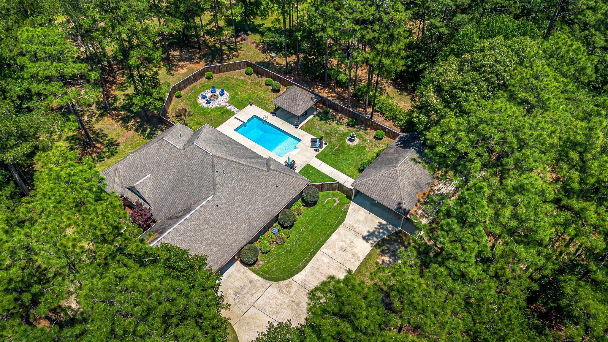 35. 548 Longleaf Dr.