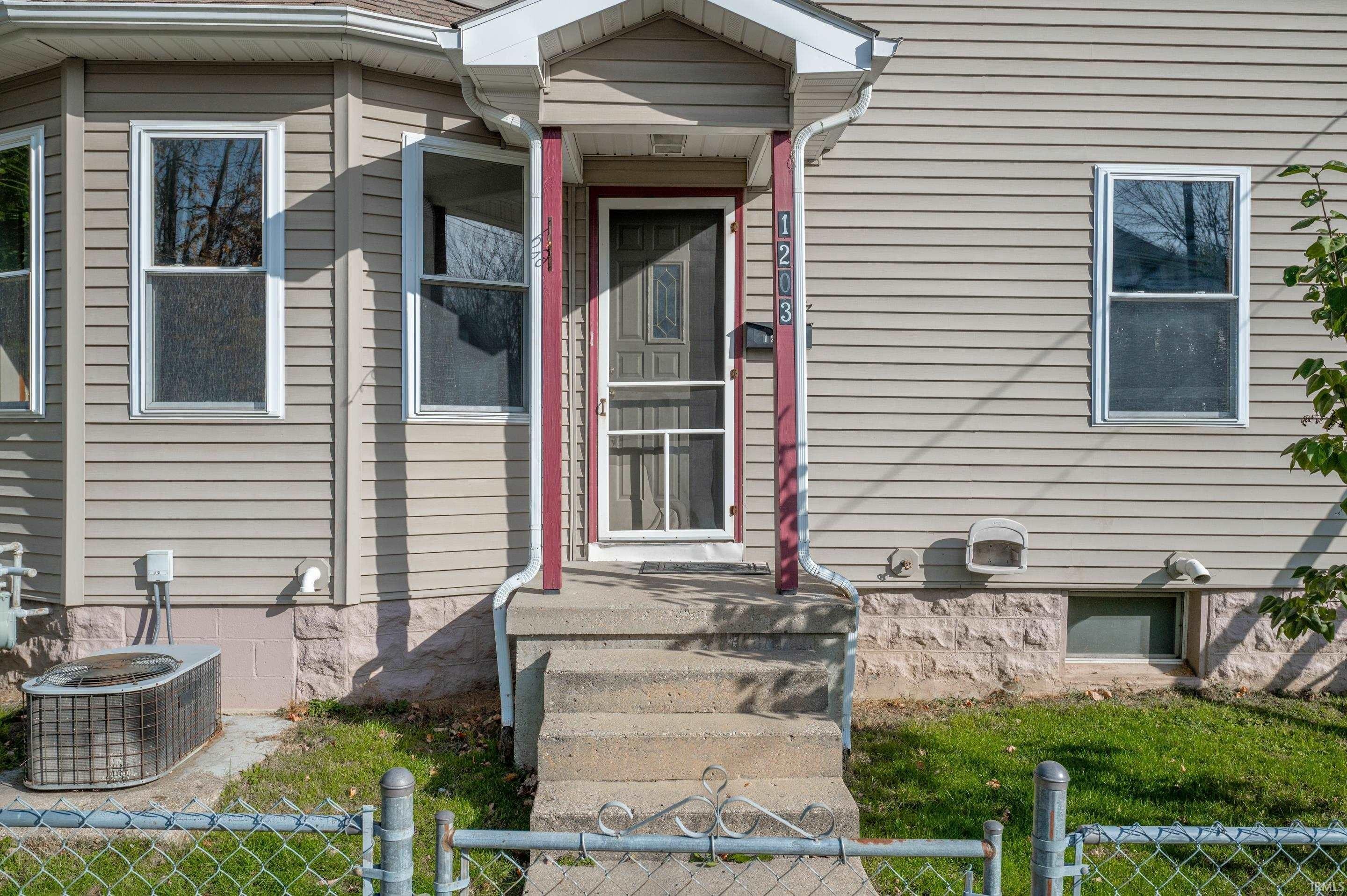 18. 1201-1203 Indiana Avenue