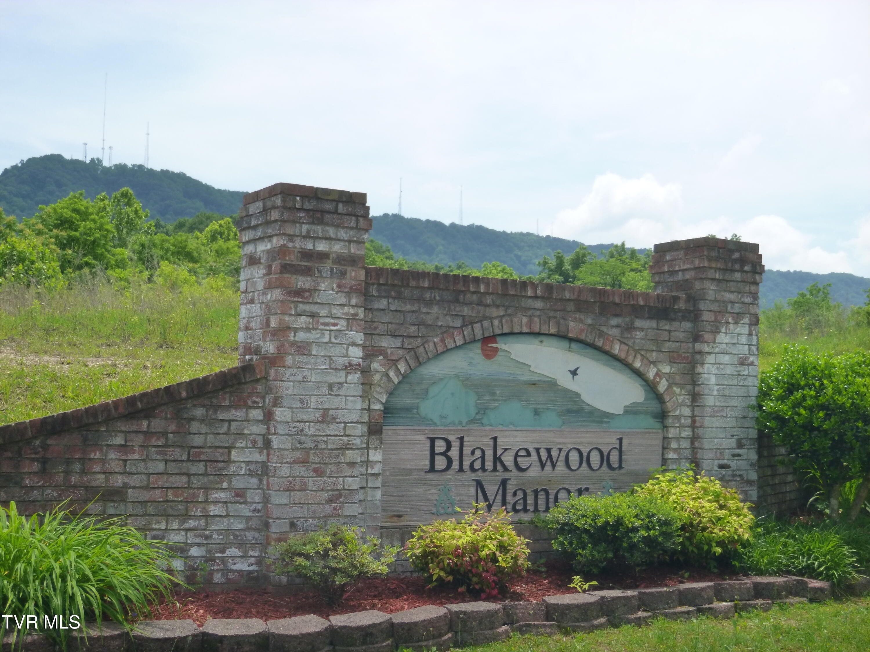 2. 1727 Blakewood Court