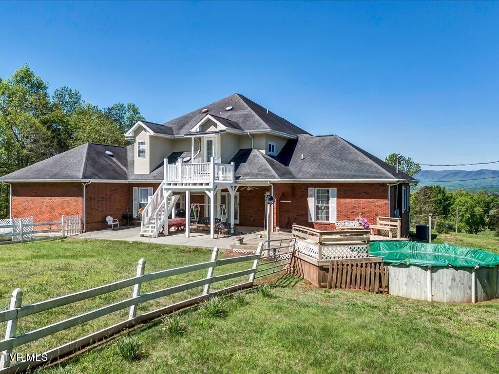 4. 1122 Piney Mountain Road