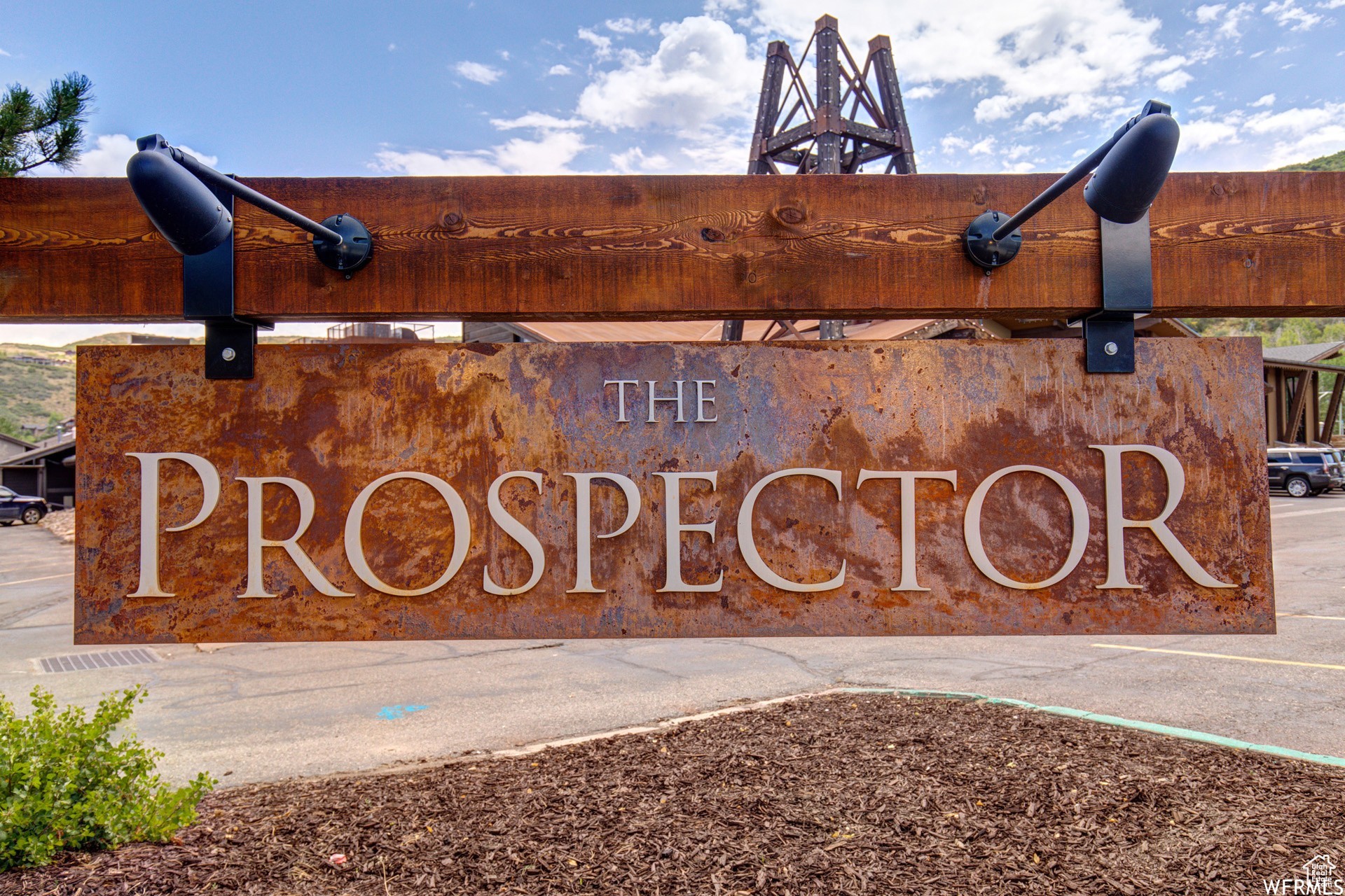 1. 2015 Prospector Ave