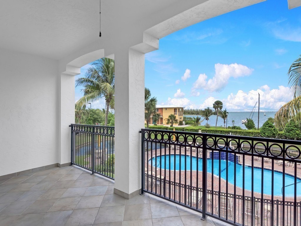 20. 1623 Indian River Drive