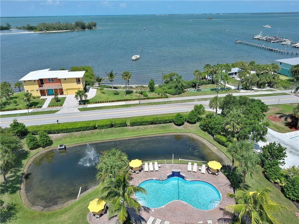 32. 1623 Indian River Drive