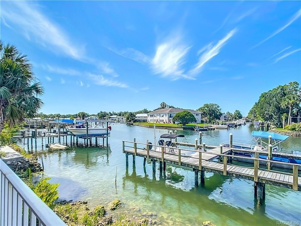 1. 253 NW Bay Path Drive