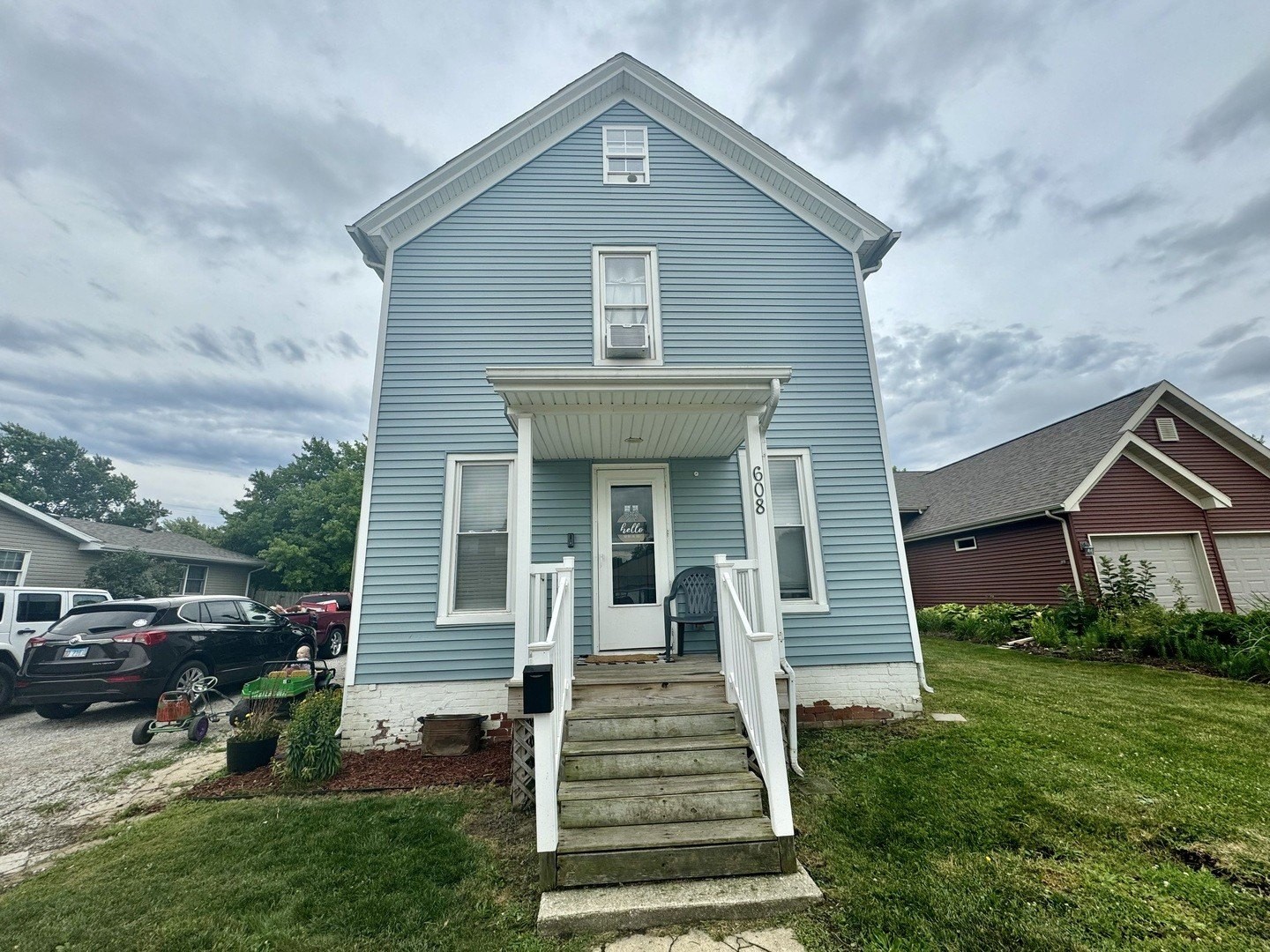 2. 608 W Cedar Street