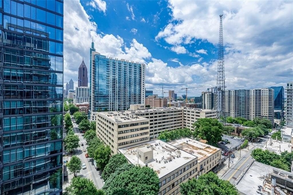 29. 923 Peachtree Street NE