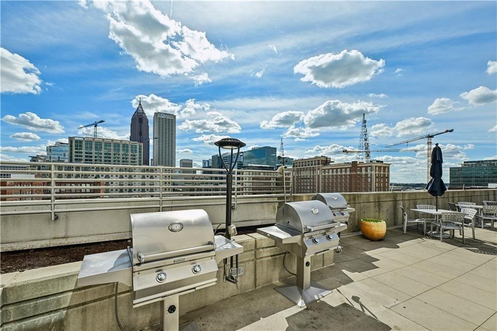 26. 860 Peachtree Street NE