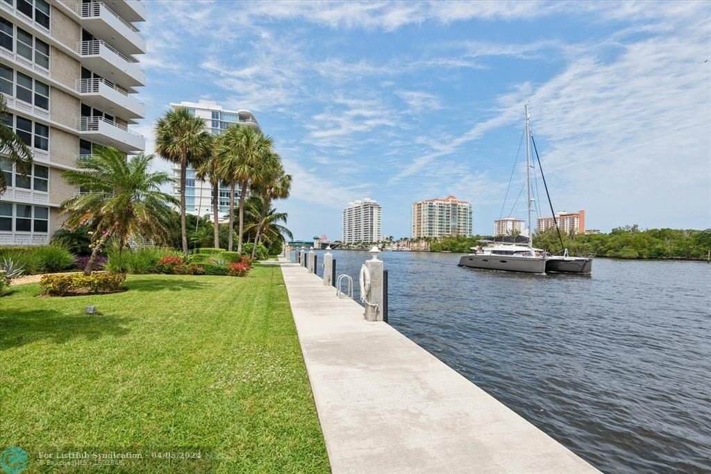 17. 888 Intracoastal Dr