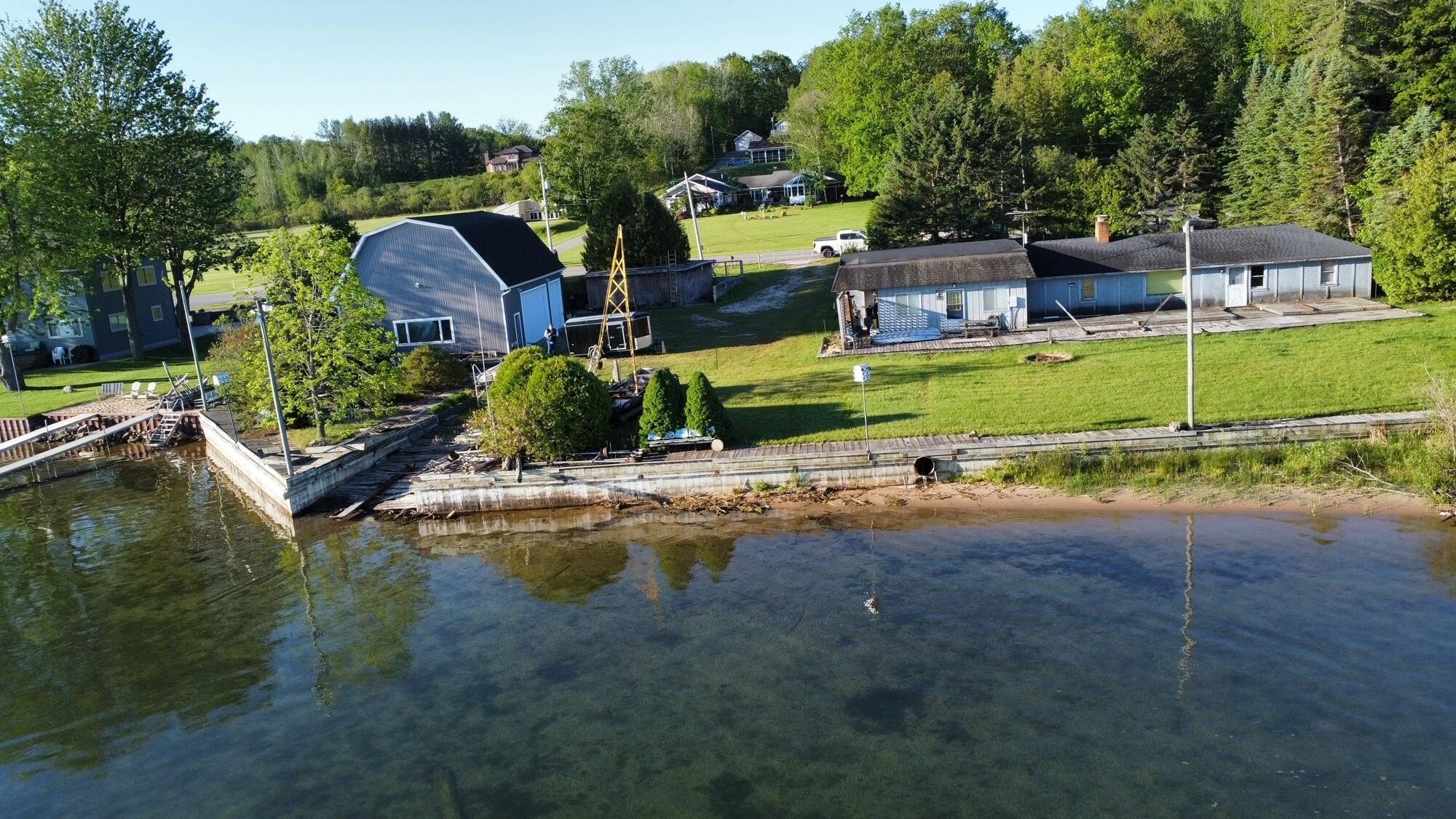 1. 4472 Crescent Beach Road