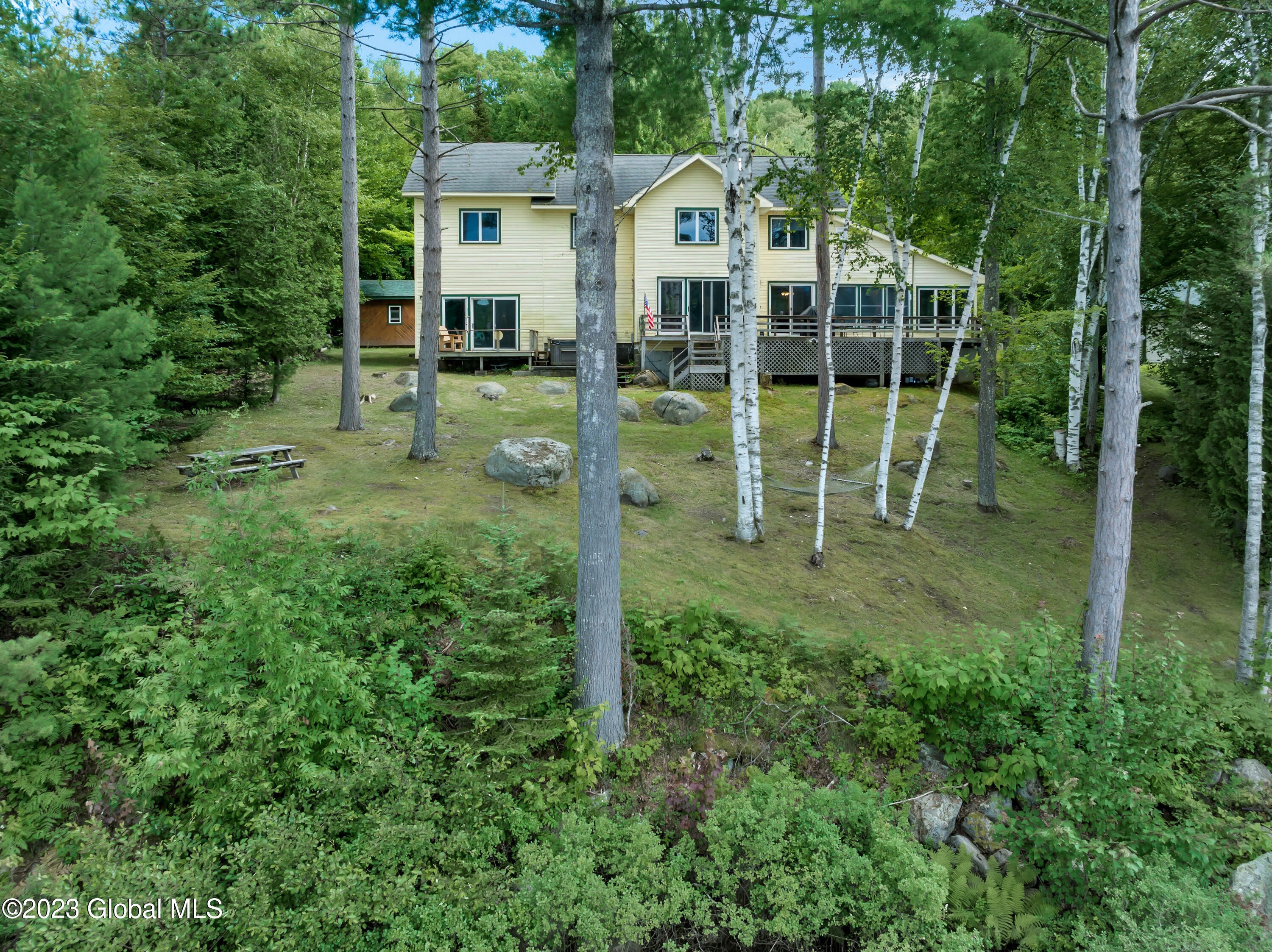 32. 885 Deerland Road