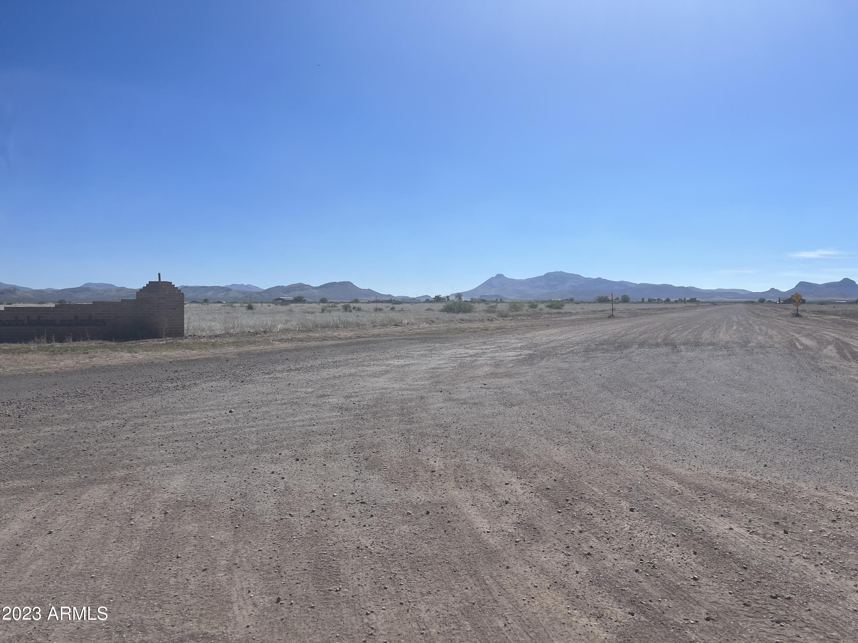 2. Lot 929 E Via Ocotillo --