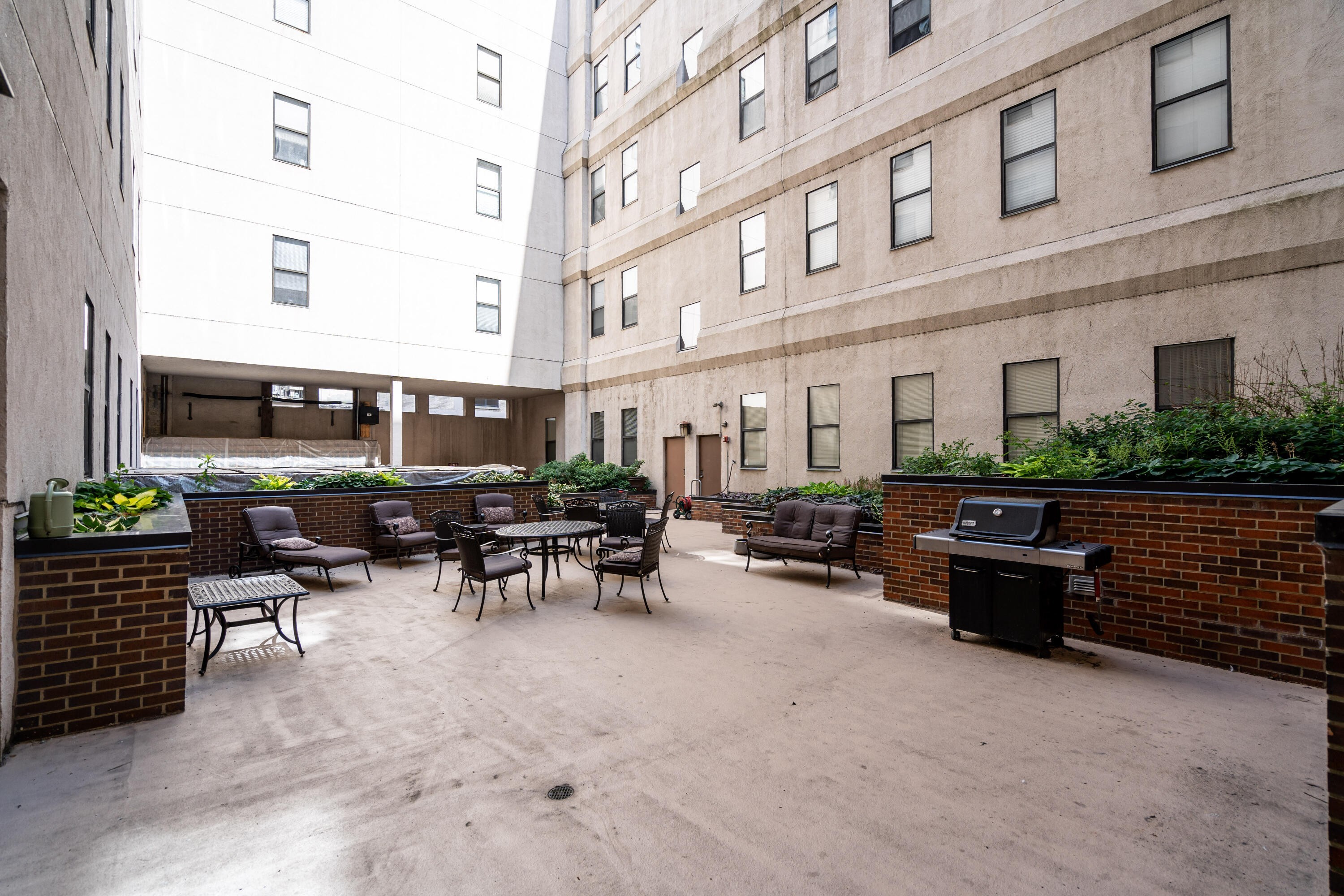 20. 234 N Broadway -