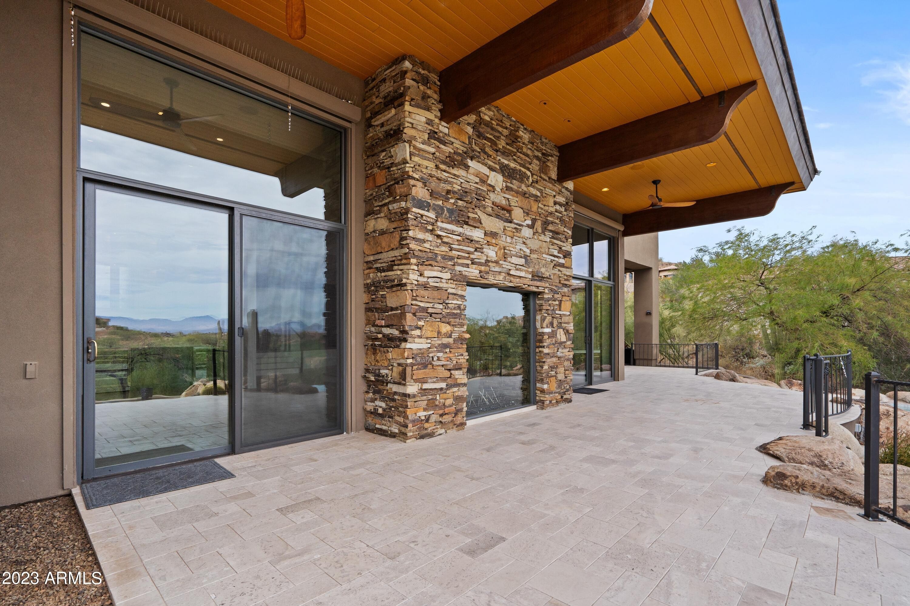 28. 9125 N Lava Bluff Trail