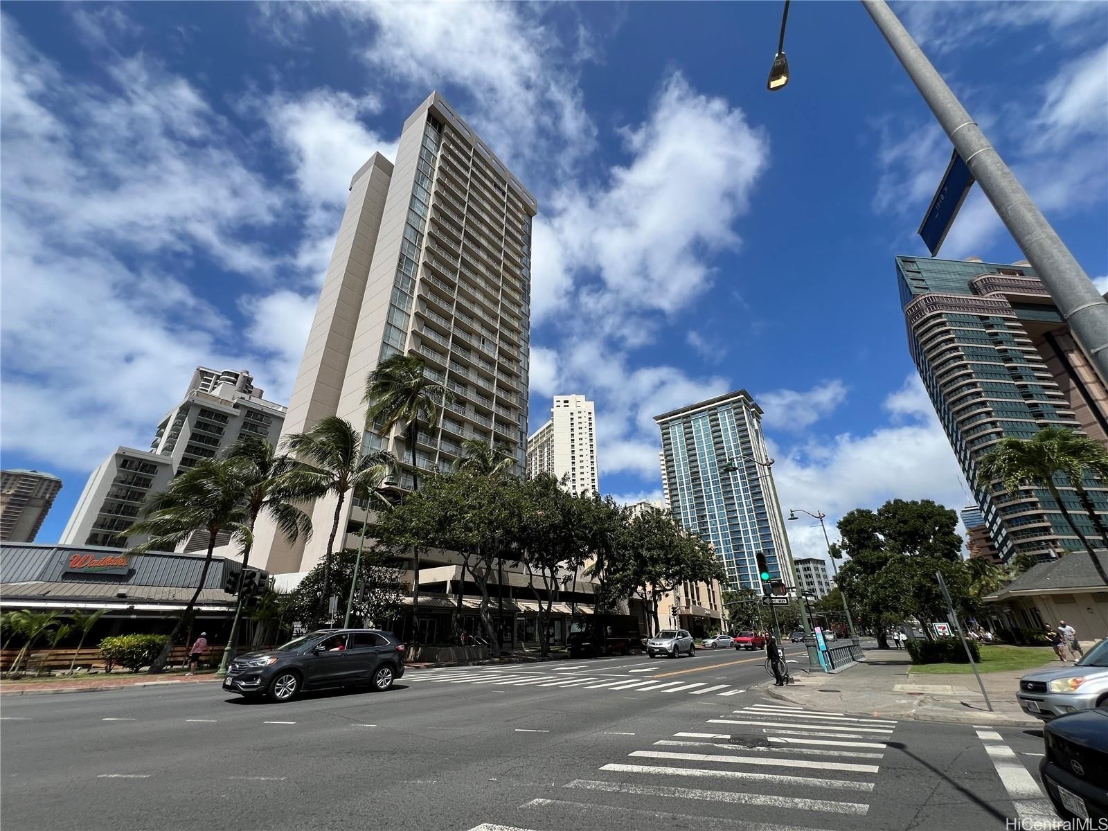 1. 1925 Kalakaua Avenue