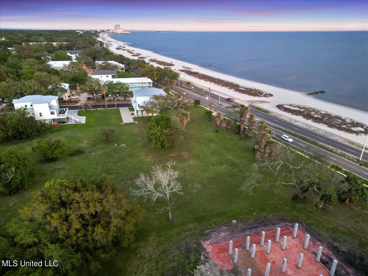 13. 1510 Beach Boulevard