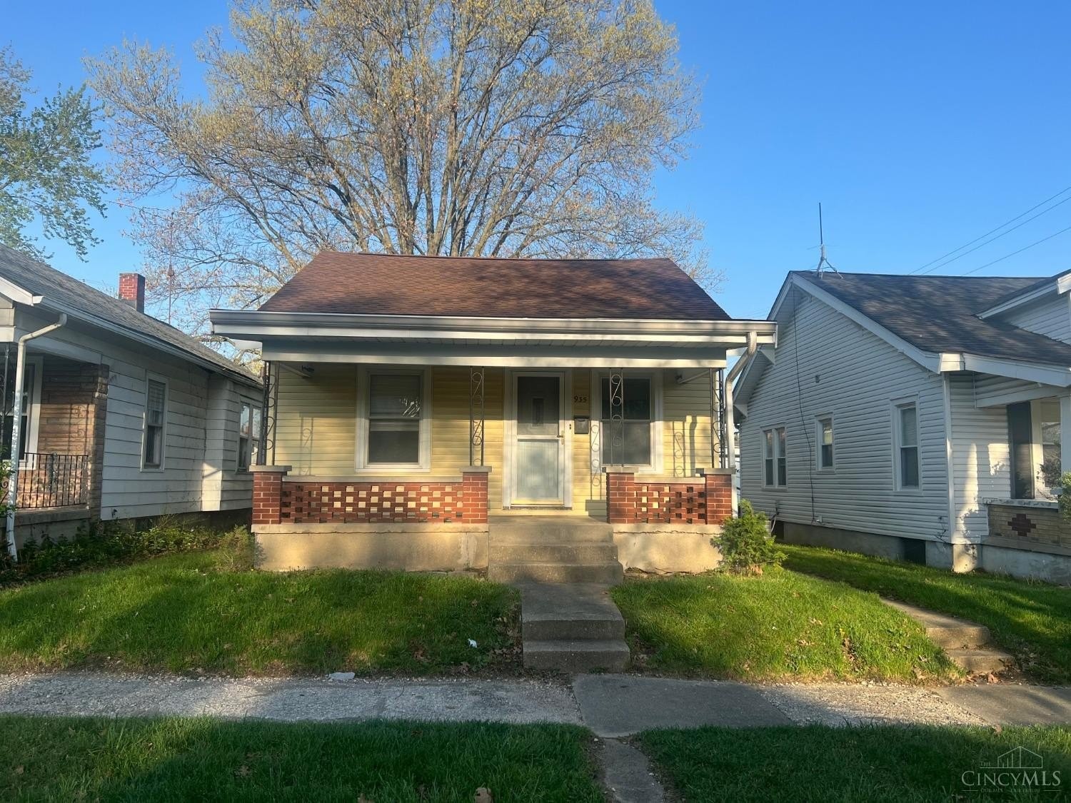 1. 935 Cleveland Avenue