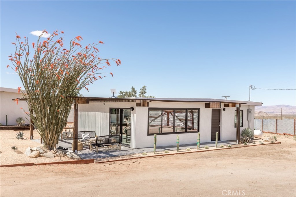 2. 3564 Acoma Trail