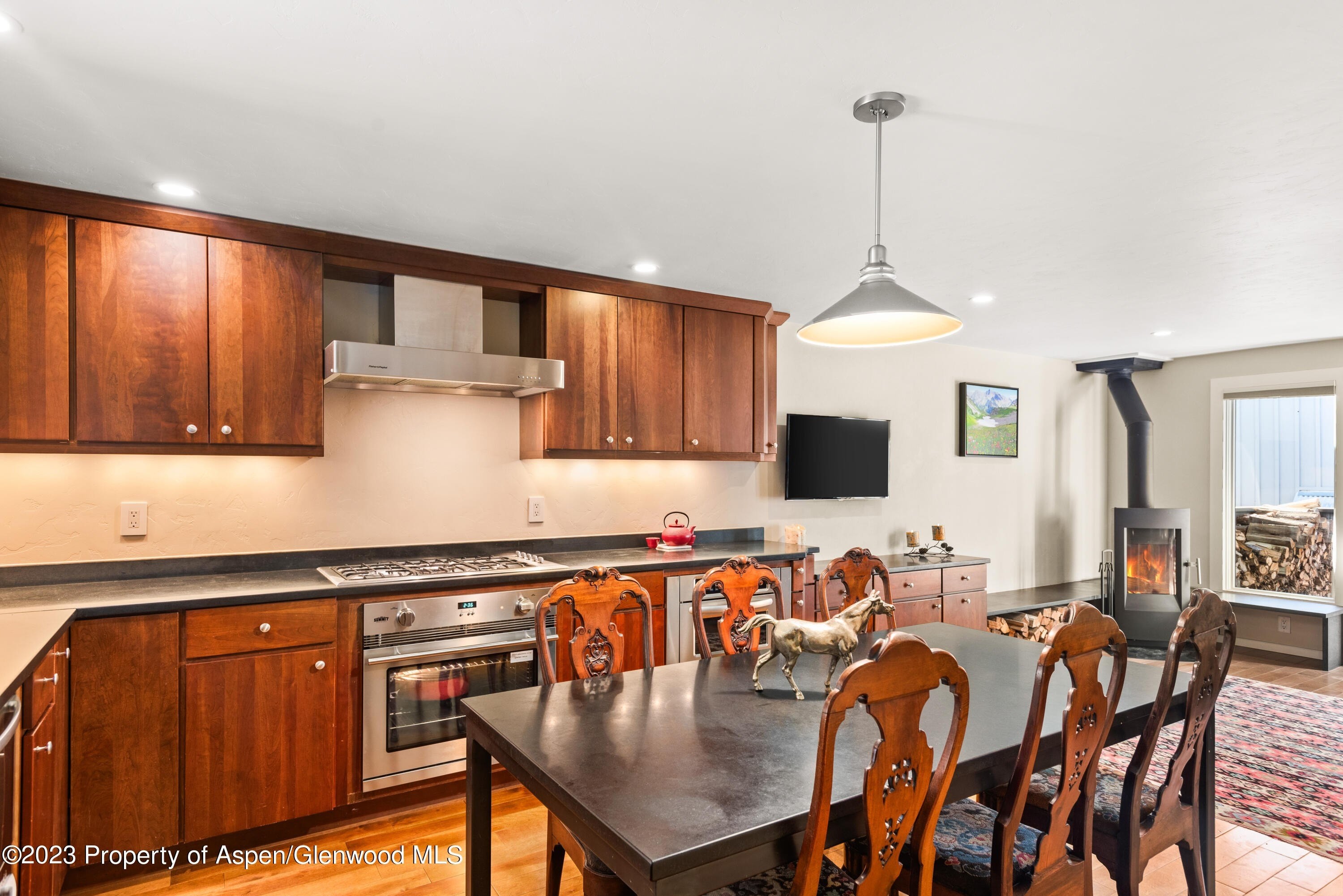 1. 720 W Hopkins Avenue Unit D