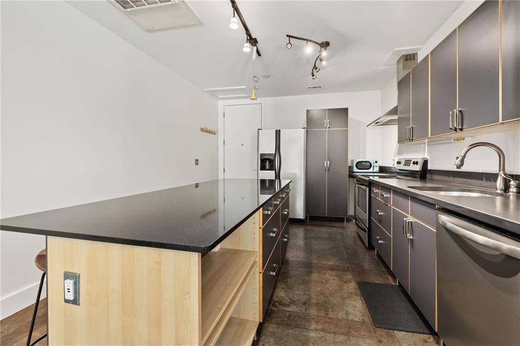 11. 465  S Locust  Ave Unit