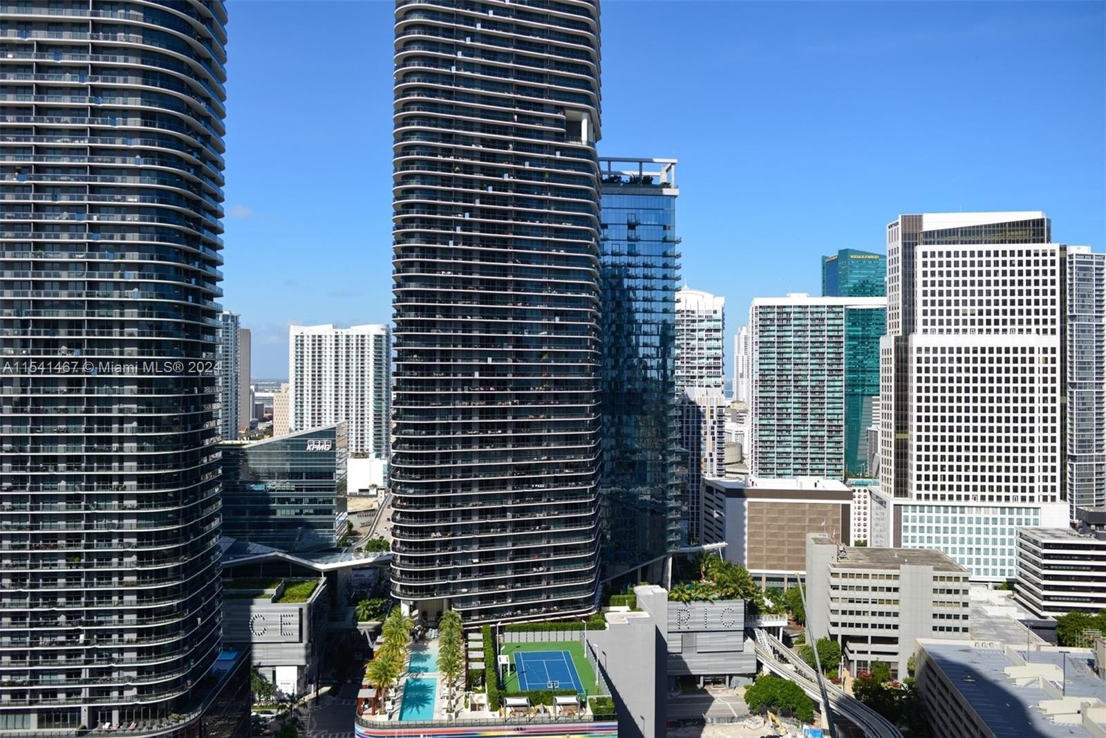 14. 1000 Brickell Plaza