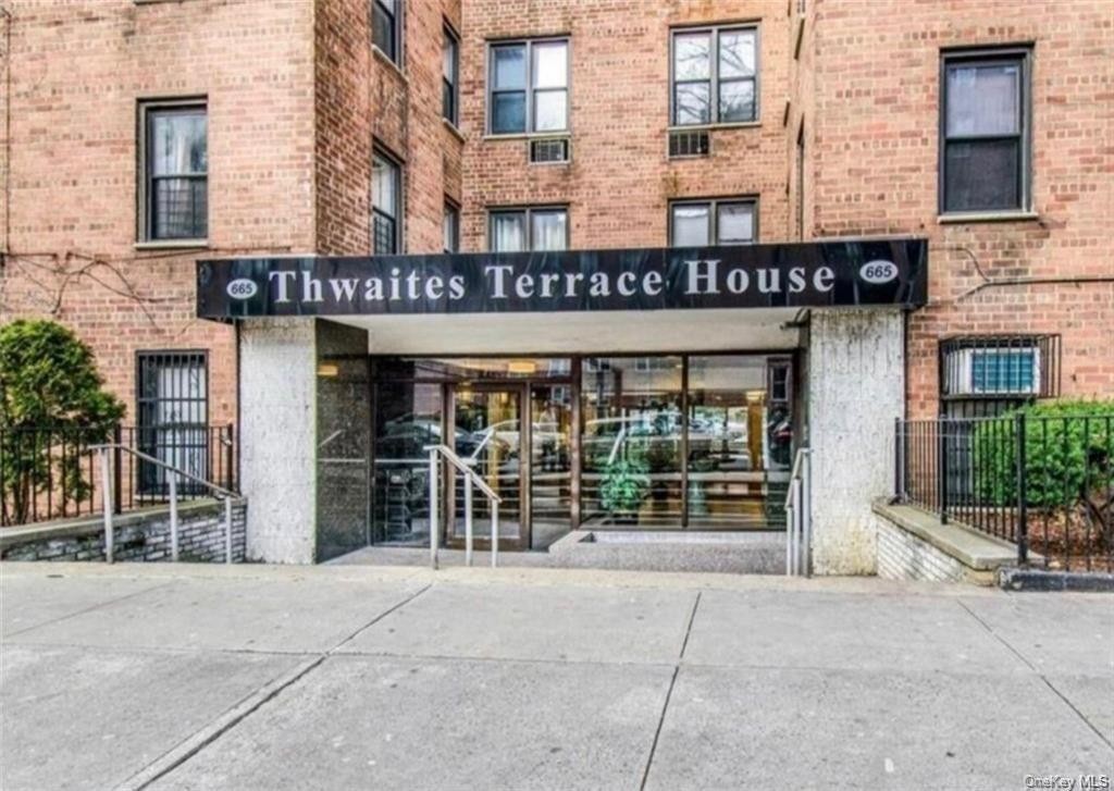 1. 665 Thwaites Place