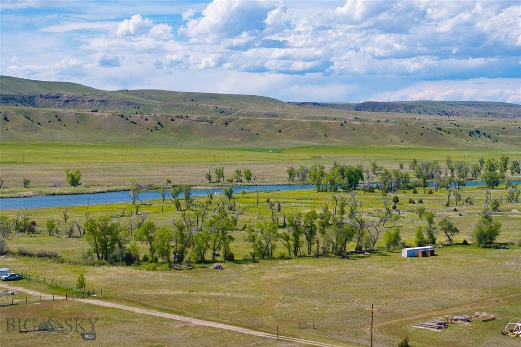 23. Nhn Madison River Road