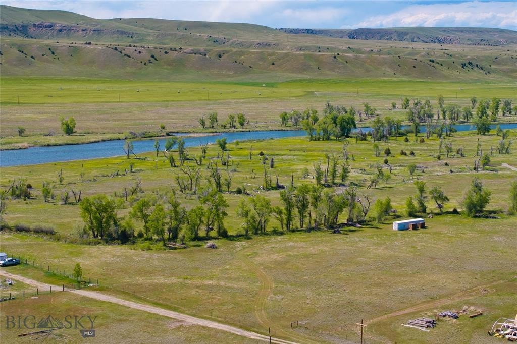 22. Nhn Madison River Road