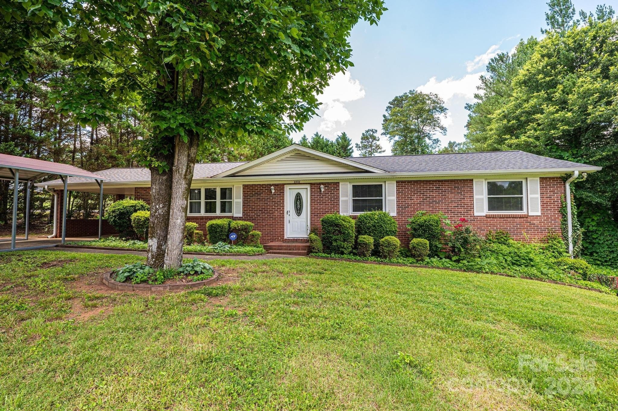 2. 2232 Horseshoe Bend Road