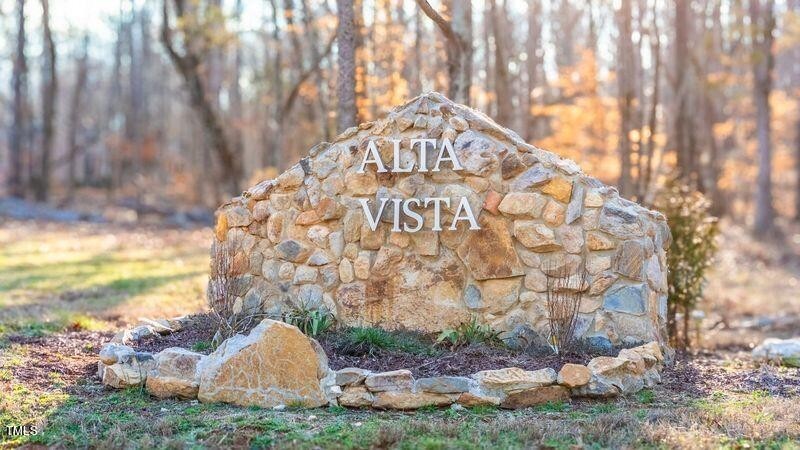 1. 1445 Alta Vista Lane