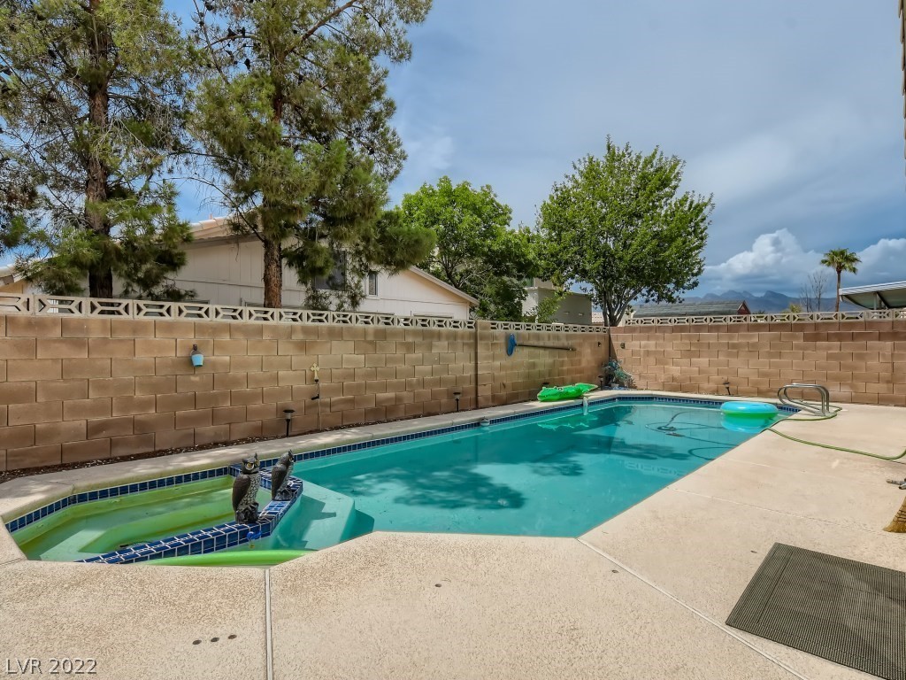 21. 7033 Desert Clover Court