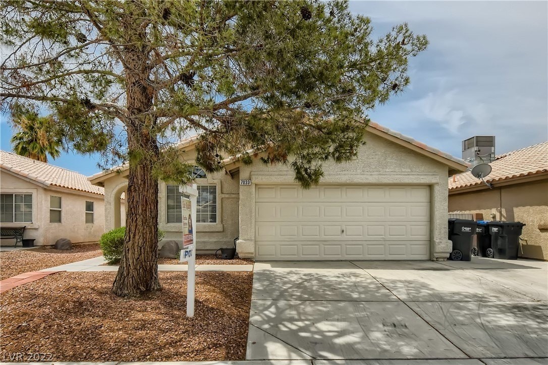 2. 7033 Desert Clover Court