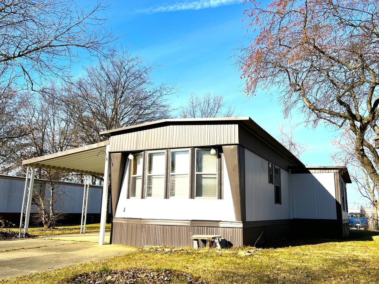 2. 202 W. Glenwood St. Leased Land Mobile Home Only Being Sold.