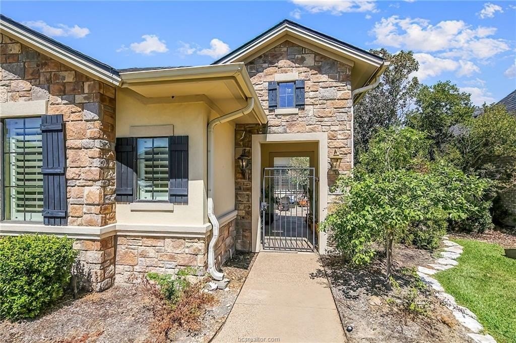 4. 3209 Walnut Creek Court