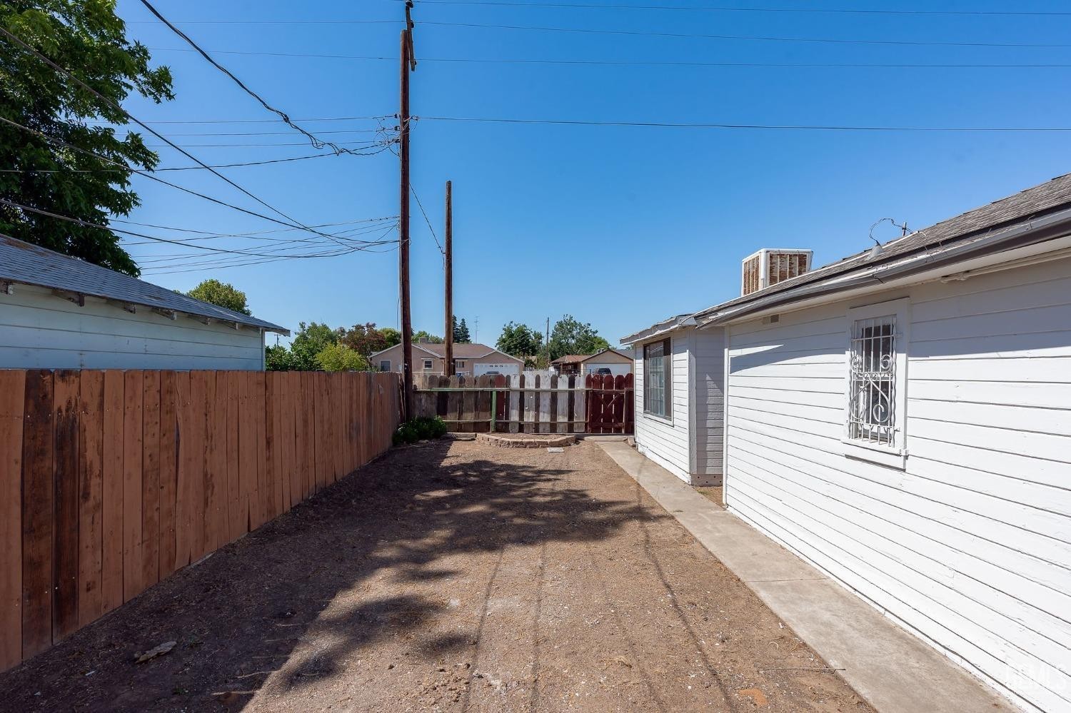 35. 700 Castaic Avenue